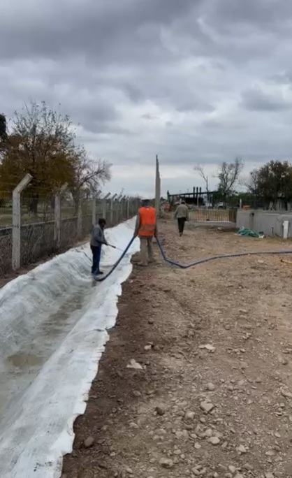 Instalación de manta cementicia GeoRock en obra