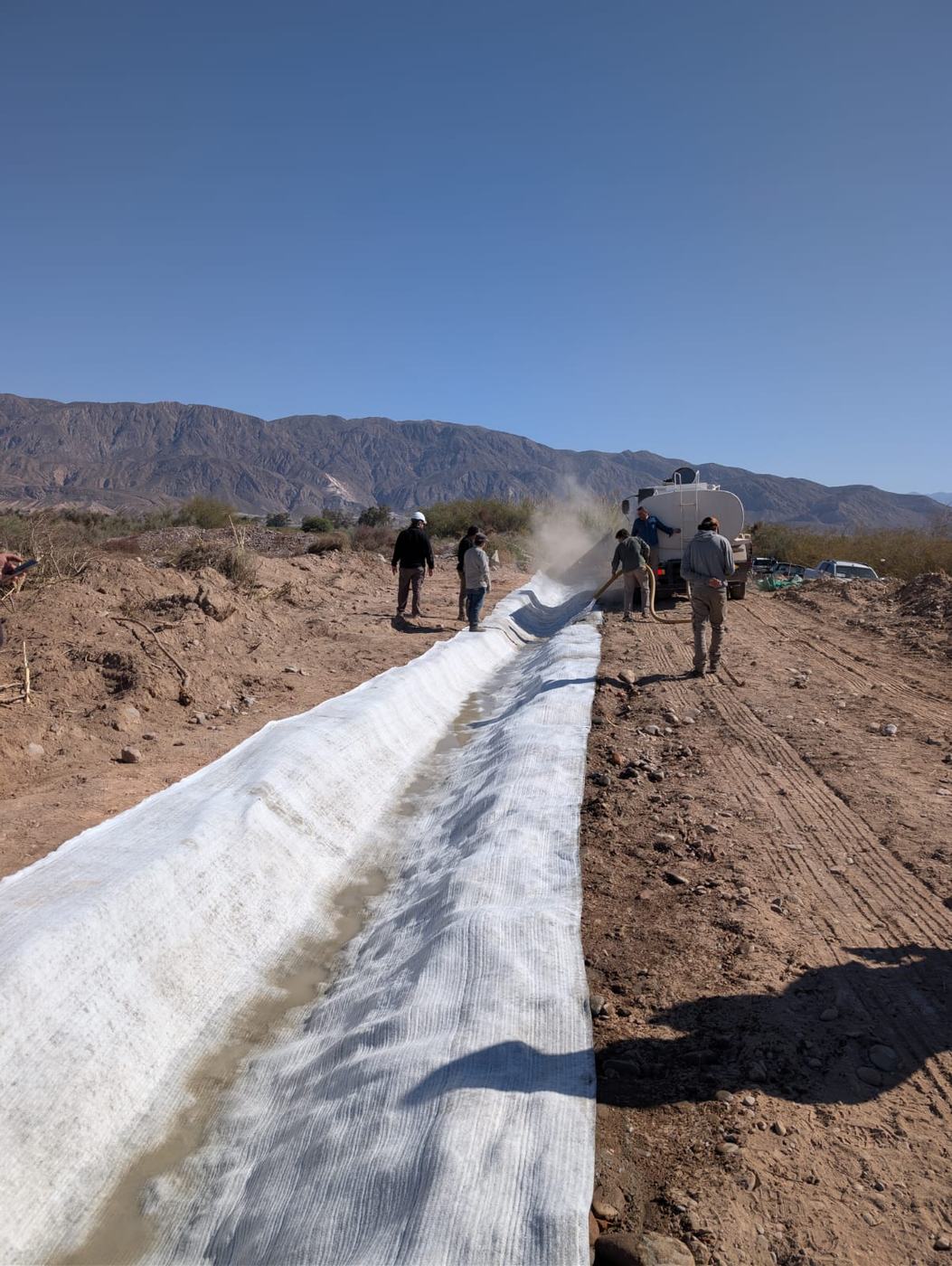 Instalación de manta cementicia GeoRock en obra