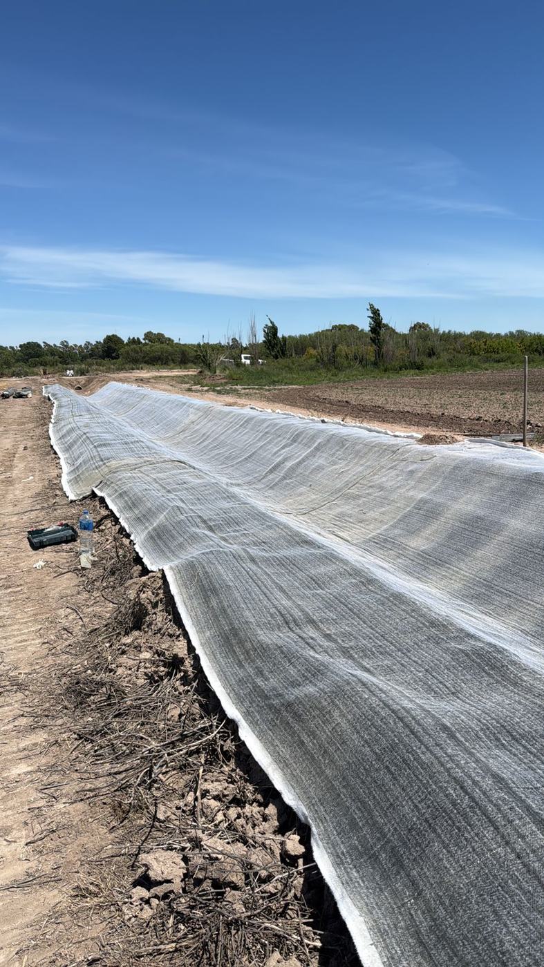 Instalación de manta cementicia GeoRock en obra